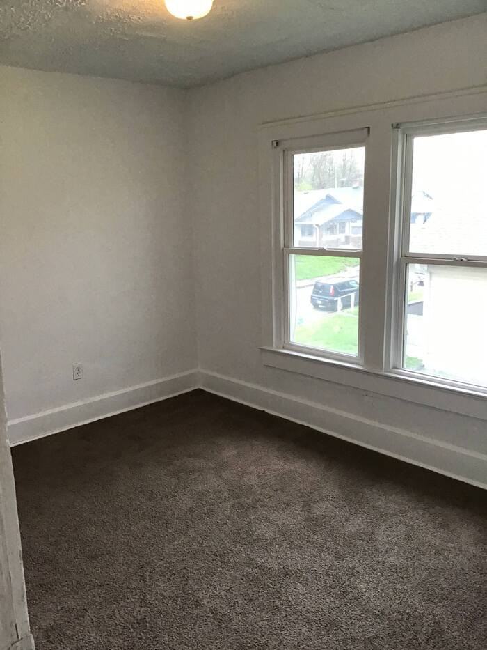 418 Eastern Ave - Photo 3 of 9