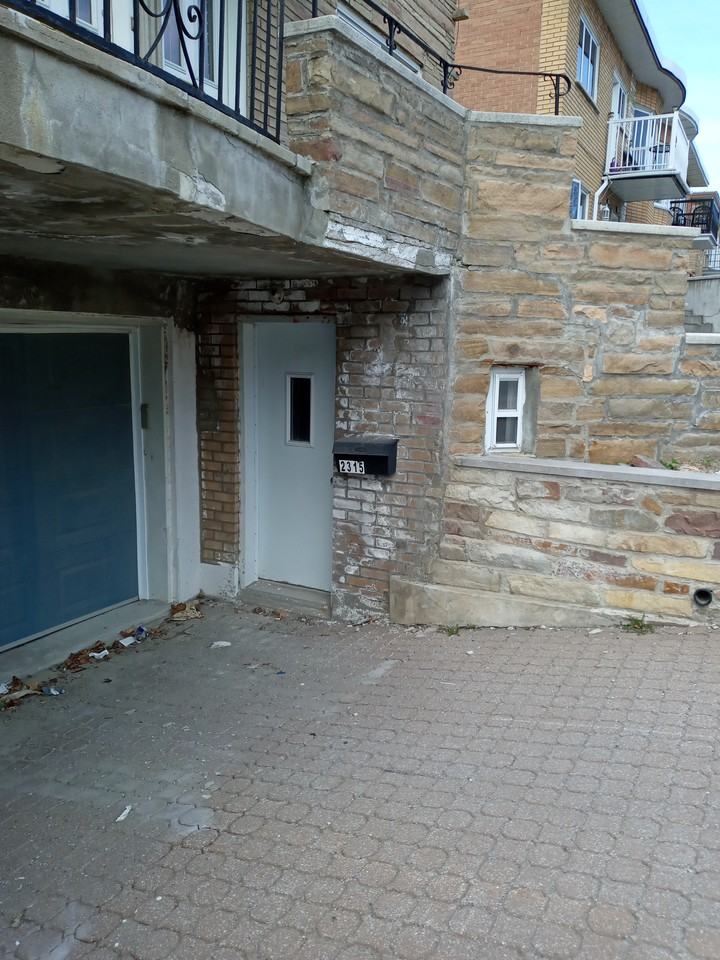 2315 Rue Gold #A - Photo 2 of 11