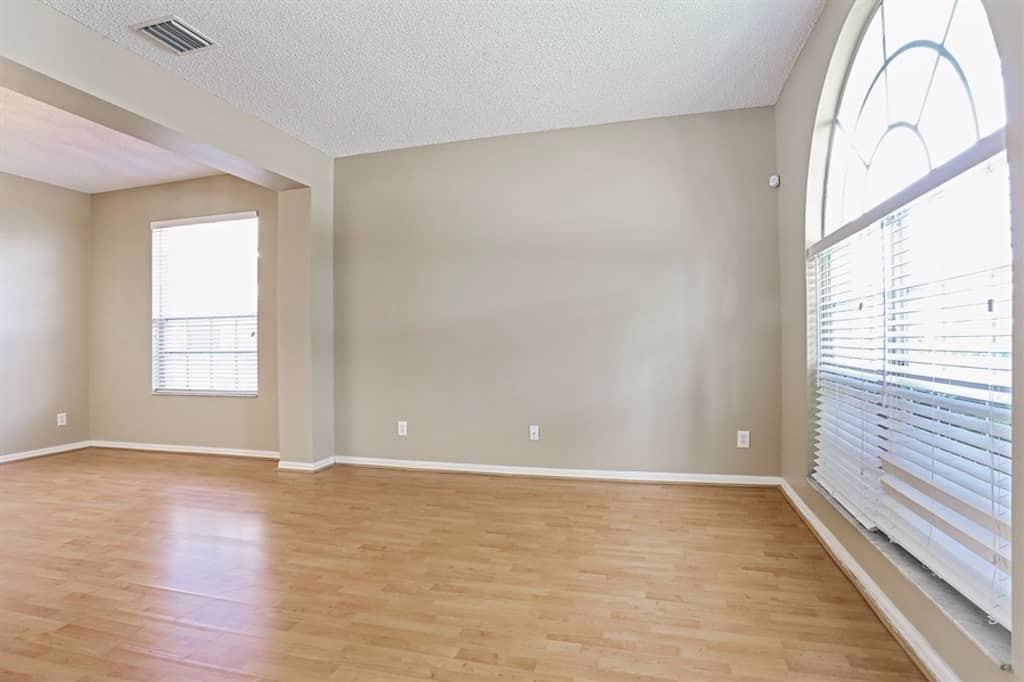 1227 Loretto Cir - Photo 3 of 23