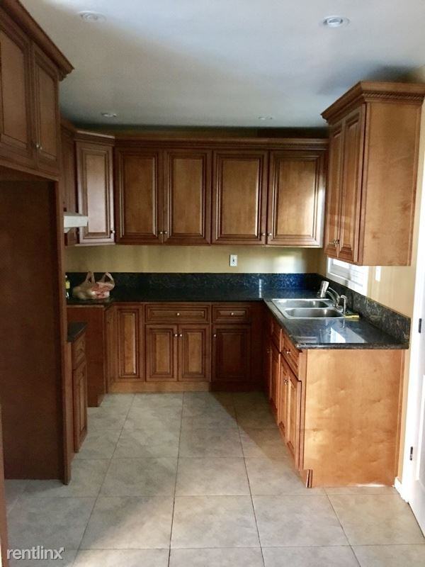 325 Cedar Ave - Photo 2 of 7