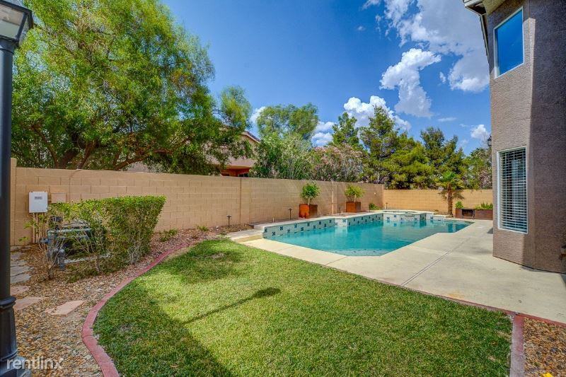9636 W Gilmore Ave - Photo 3 of 45
