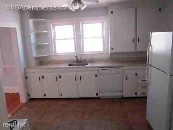 LEXINGTON ST - Photo 2 of 5