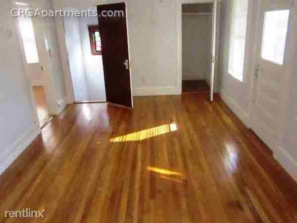 LEXINGTON ST - Photo 3 of 5