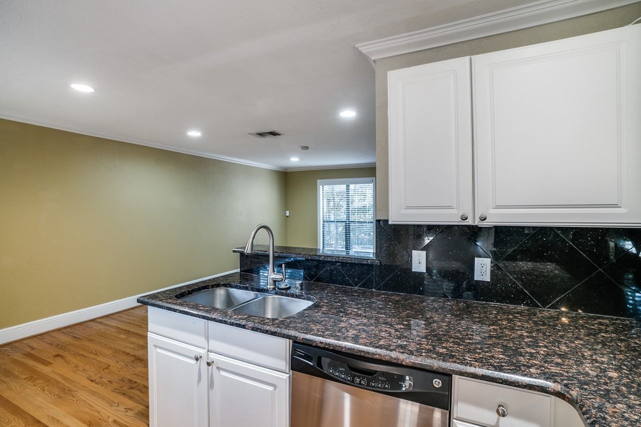 4118 Bowser Ave #B - Photo 7 of 12