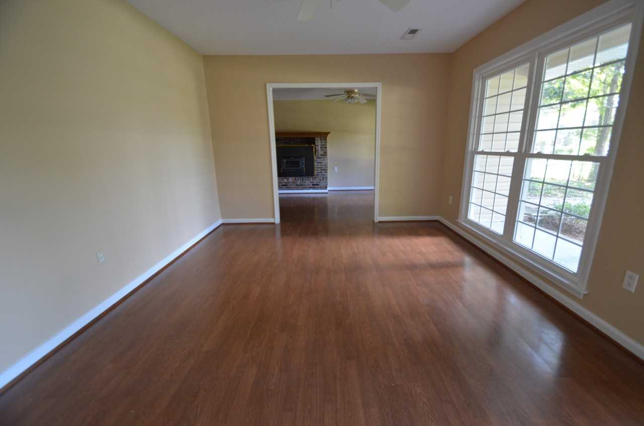 1102 Langdoc St - Photo 2 of 7