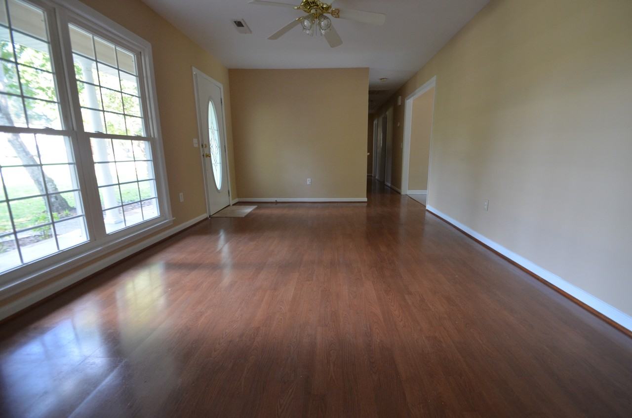 1102 Langdoc St - Photo 3 of 7