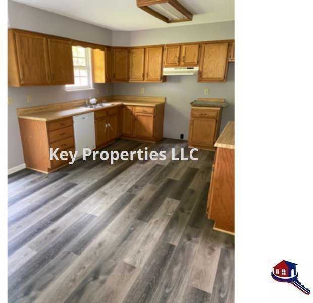 202 Channel Dr - Photo 2 of 7