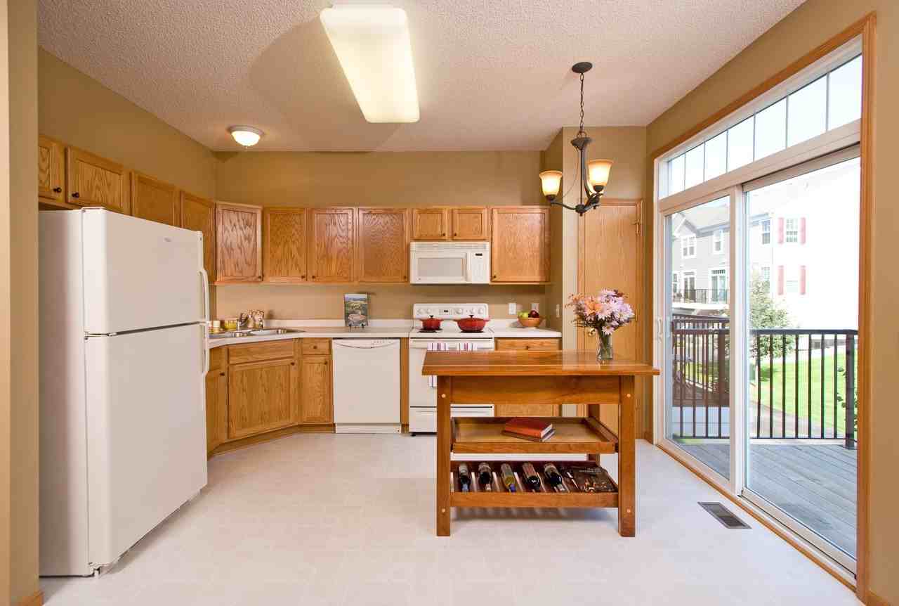 215 Heritage Ln - Photo 3 of 9