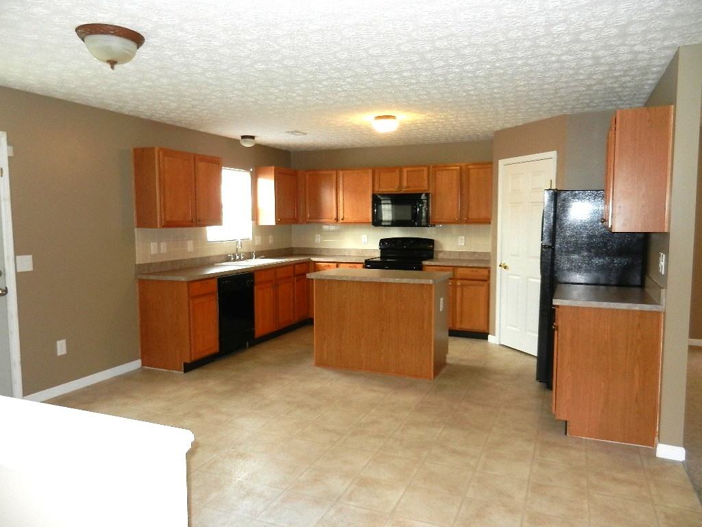 8175 Grant Park Ave - Photo 3 of 19