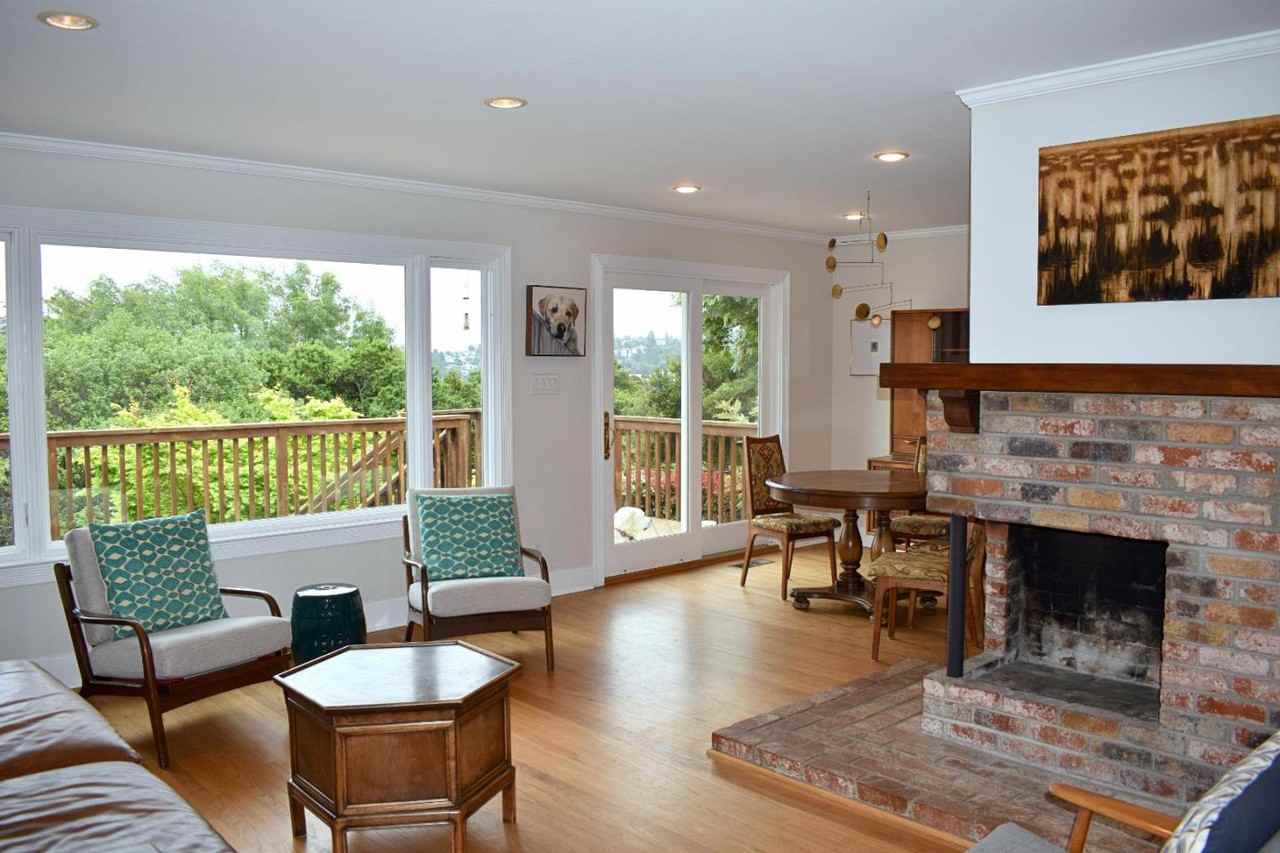 2211 Ewell Rd - Photo 2 of 29