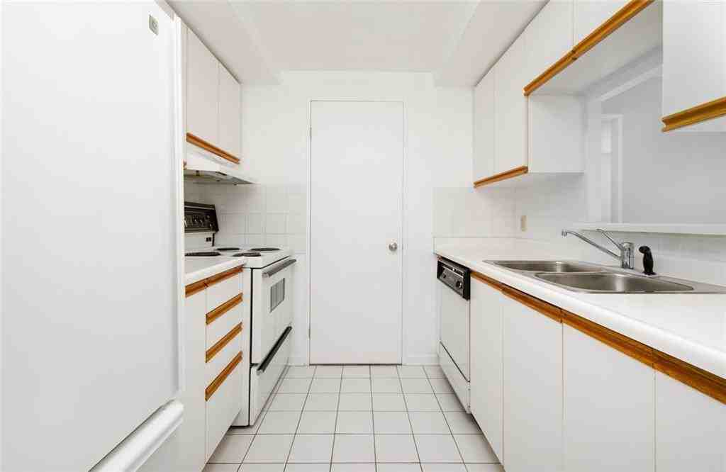 35 Holland Avenue #302 - Photo 2 of 17