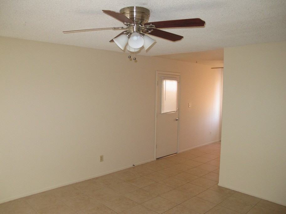 7216 W Mountain View Rd - Photo 3 of 11