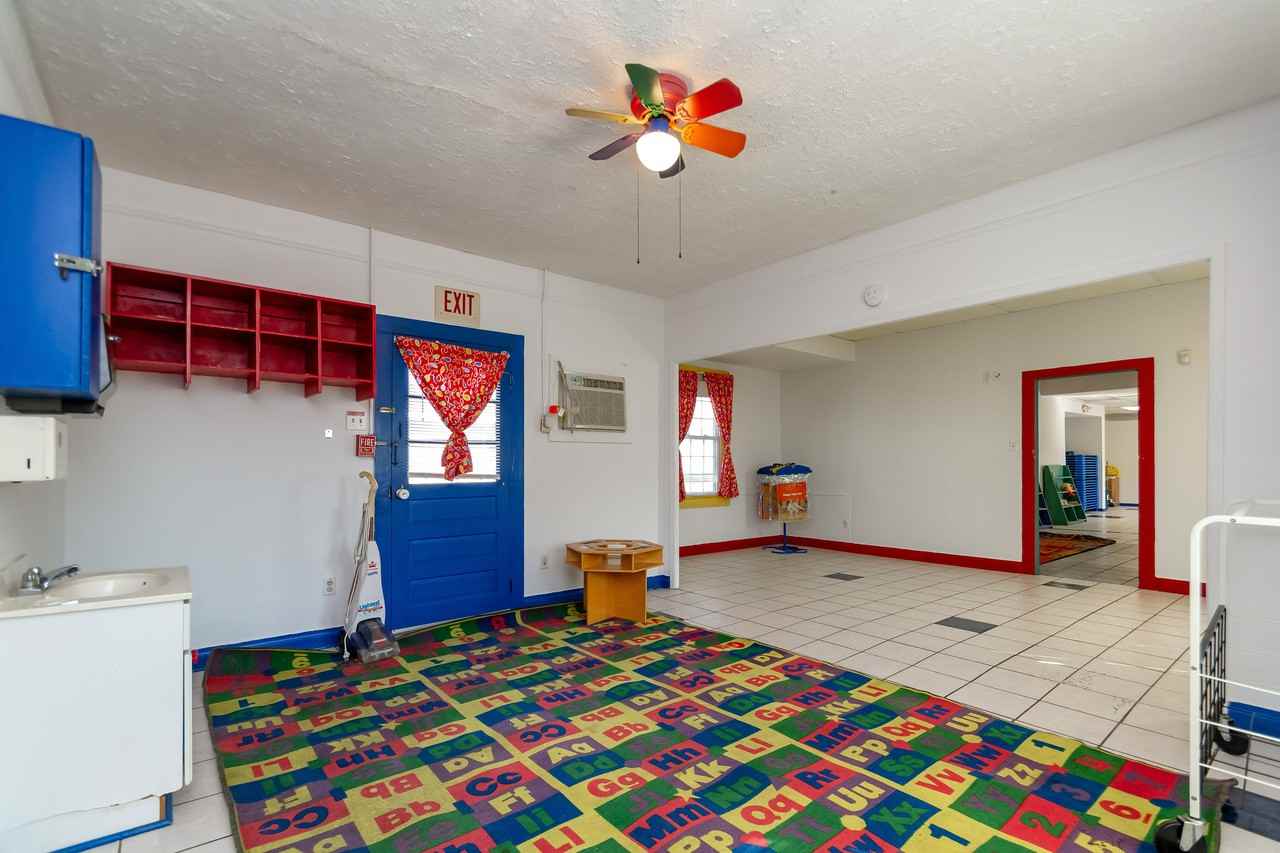 328 Avenue A - Photo 2 of 5