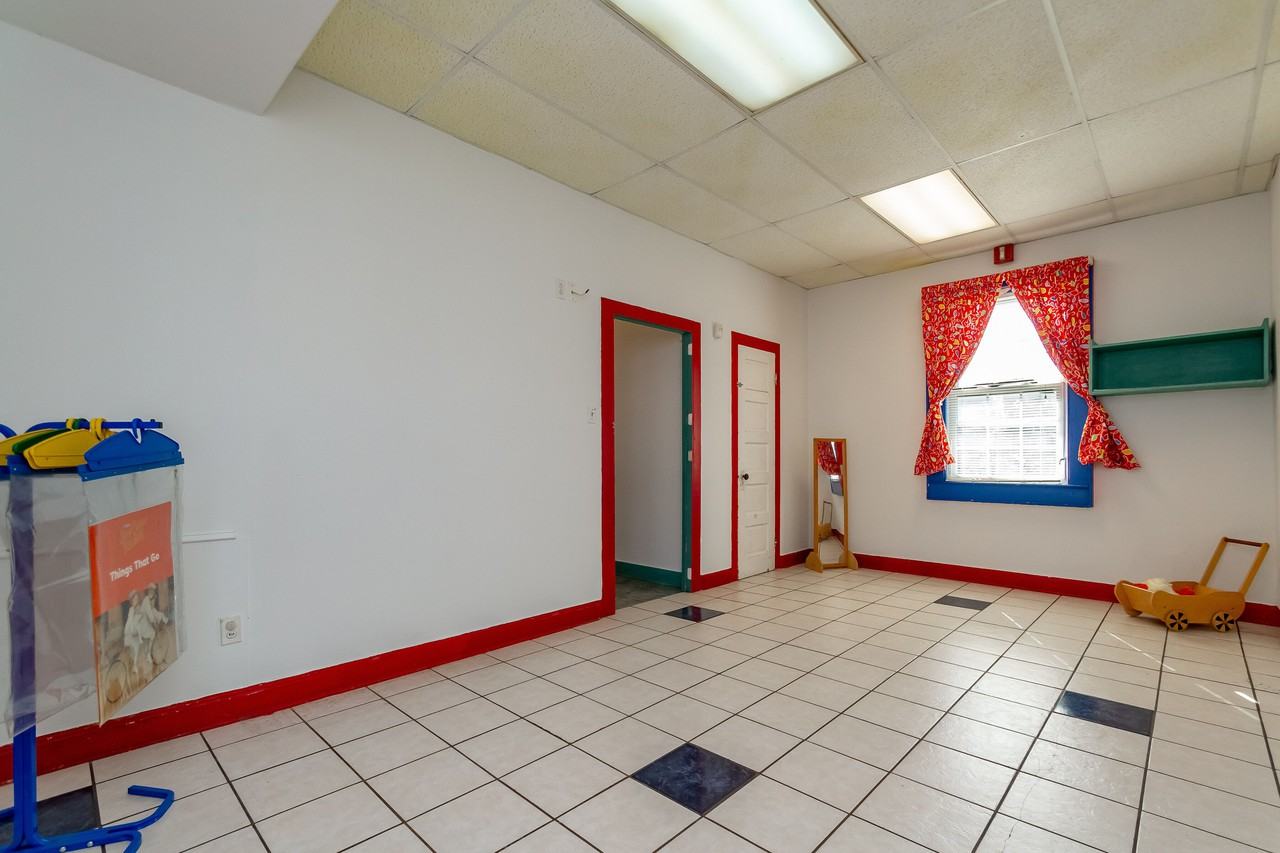 328 Avenue A - Photo 3 of 5