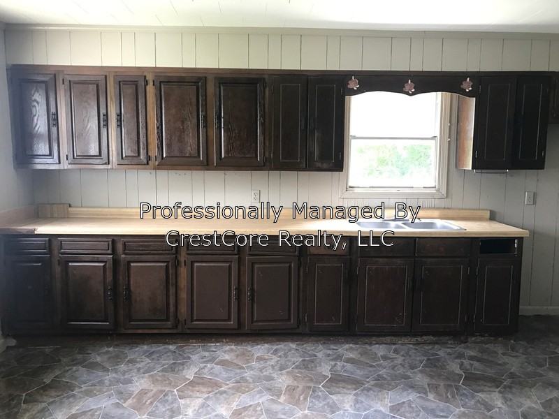 233 4th Ave - Photo 3 of 9