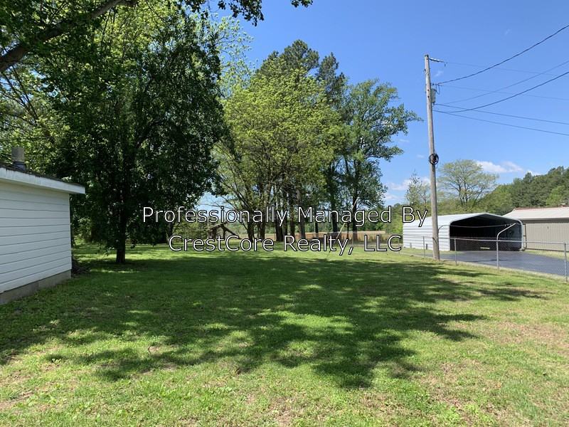 904 N Main St - Photo 2 of 8