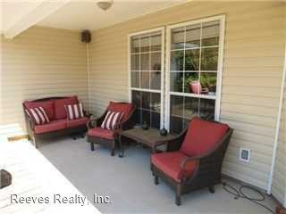 8919 Spring Grove South - Photo 3 of 11