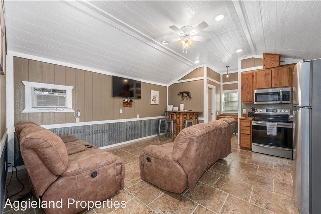 11351 Oak Lake Rd - Photo 3 of 13