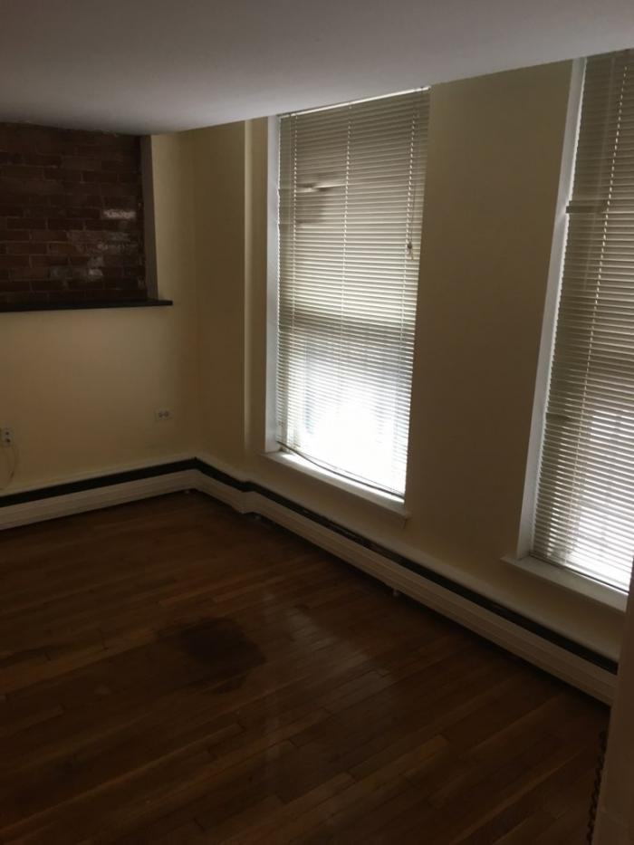 431 Beacon St - Photo 3 of 9