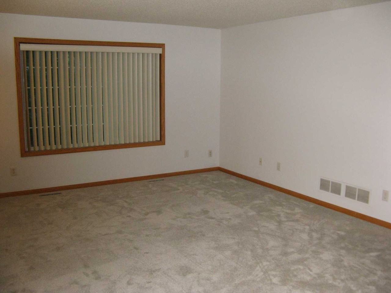 400 Gloria Ave - Photo 3 of 4