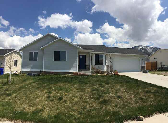 402 North 880 East - Photo 2 of 10