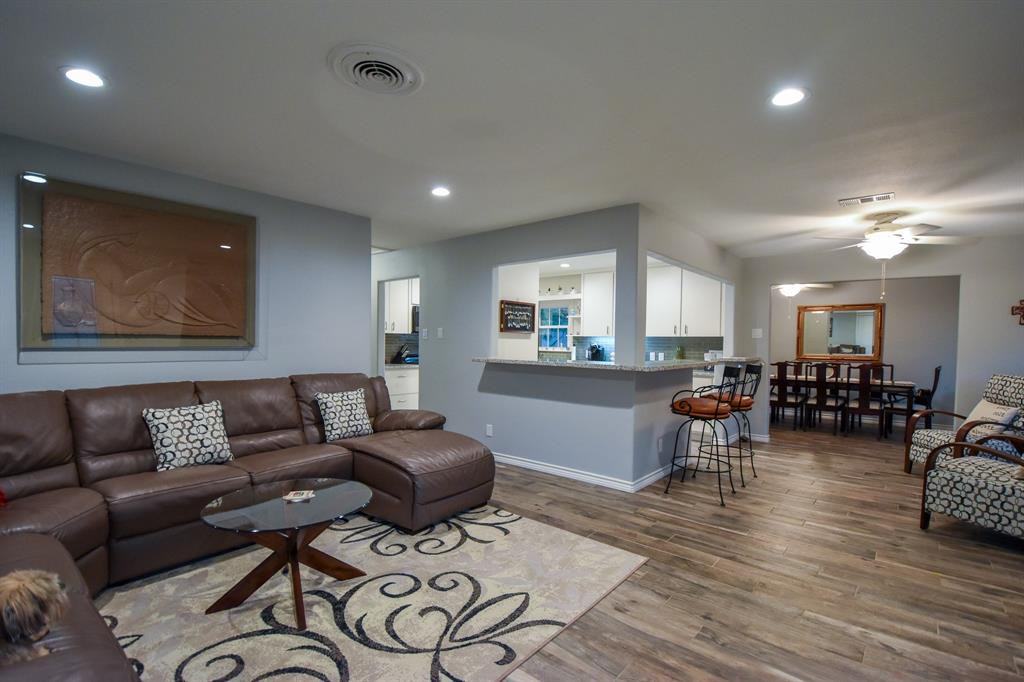 5109 Maple Street - Photo 3 of 36