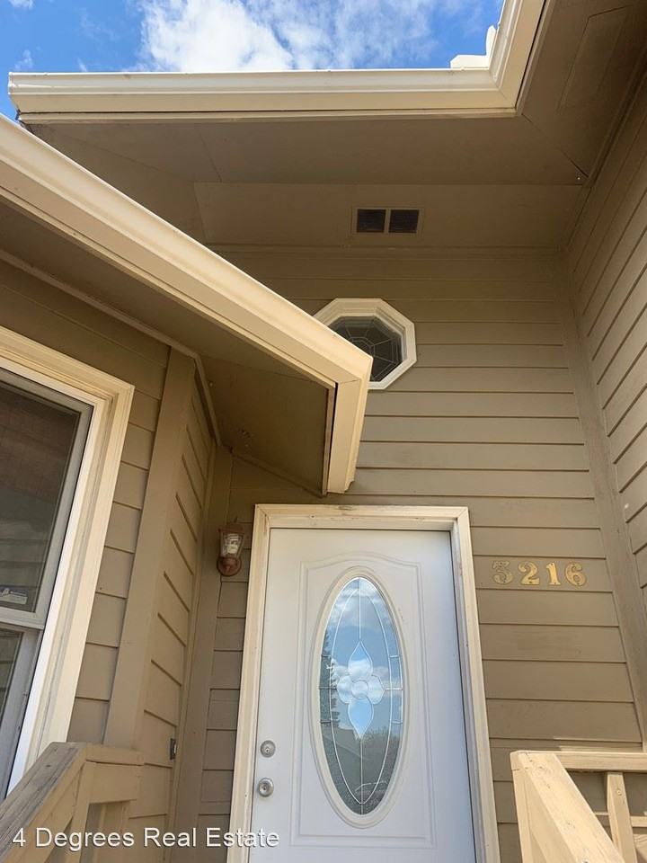 3216 W 21st - Photo 2 of 19