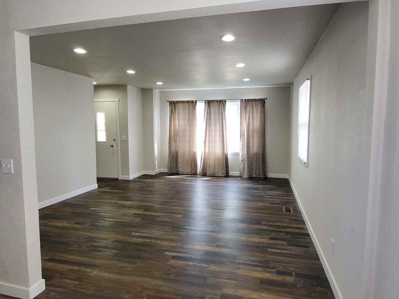 317S 317s Maple Ave - Photo 2 of 20