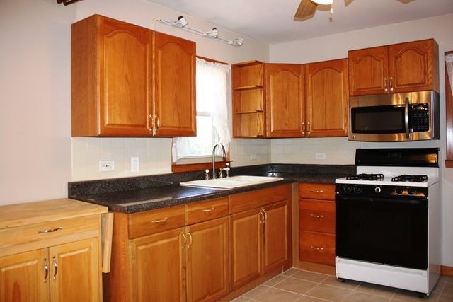 1216 Maple St - Photo 2 of 19