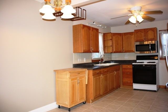 1216 Maple St - Photo 3 of 19