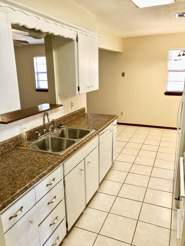 7625 South Sherwood Avenue - Photo 3 of 14