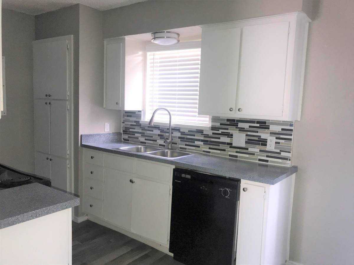 Hampton Townhomes - Photo 3 of 9