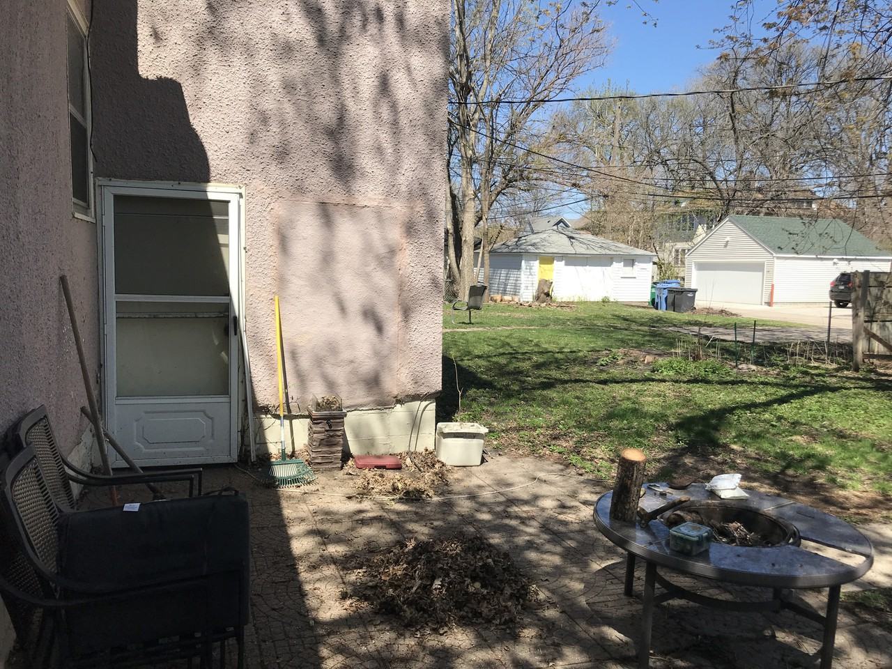 1070 1070 21st Avenue South East Uppr - Photo 2 of 10