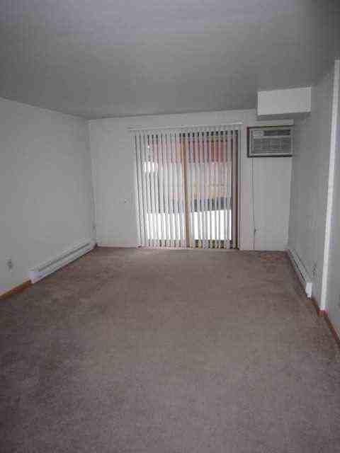 508 Farley Ave-2 Bed + Dens - Photo 2 of 8