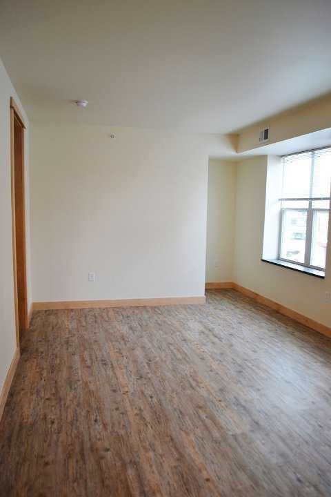 714 Harrison St - Photo 2 of 7