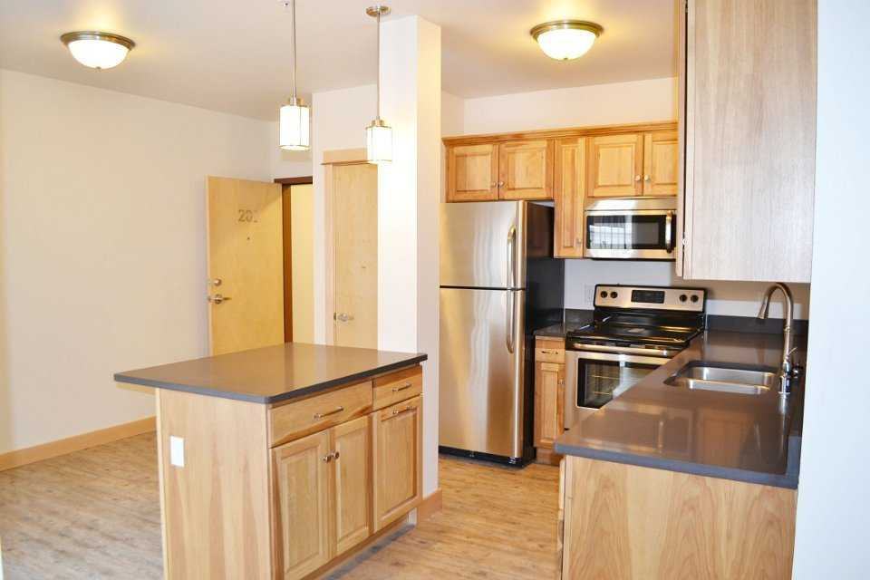 714 Harrison St - Photo 3 of 7