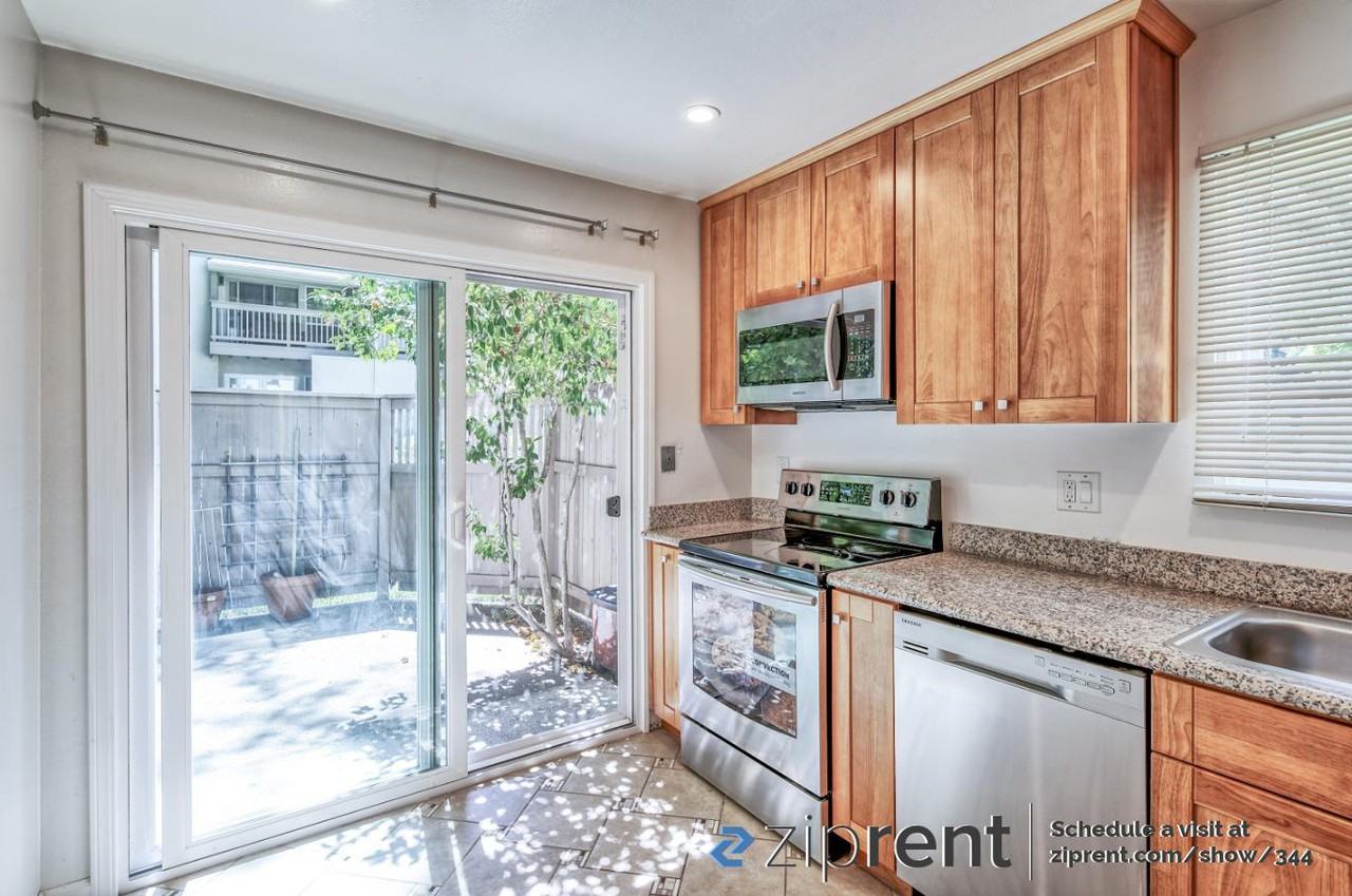 19425 Vineyard Ln - Photo 2 of 21