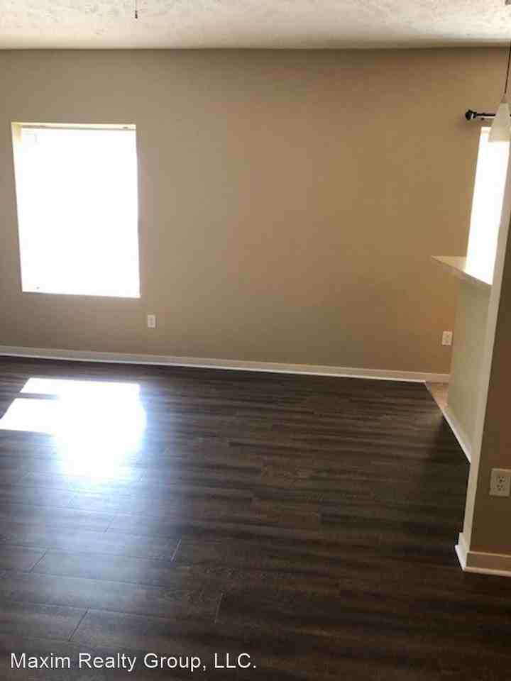 204 PAXTON CT - Photo 2 of 10