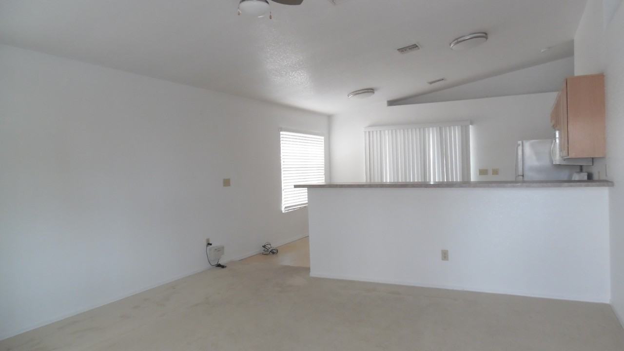 2366 E Parkside Dr - Photo 3 of 20