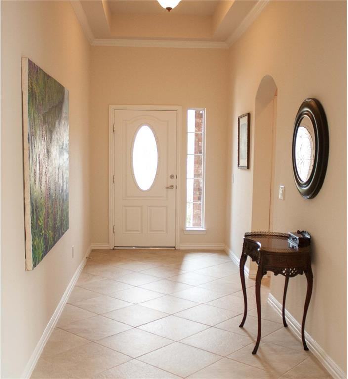 815 Mustang Dr - Photo 2 of 12