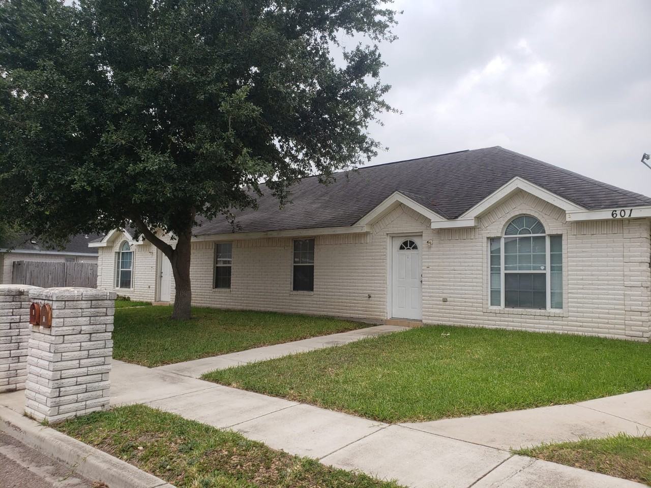 601 La Mancha Dr - Photo 2 of 2