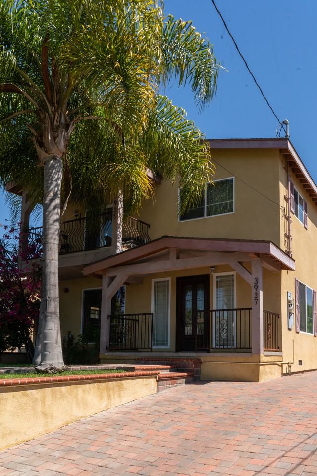 3937 Seneca Ave - Photo 2 of 37