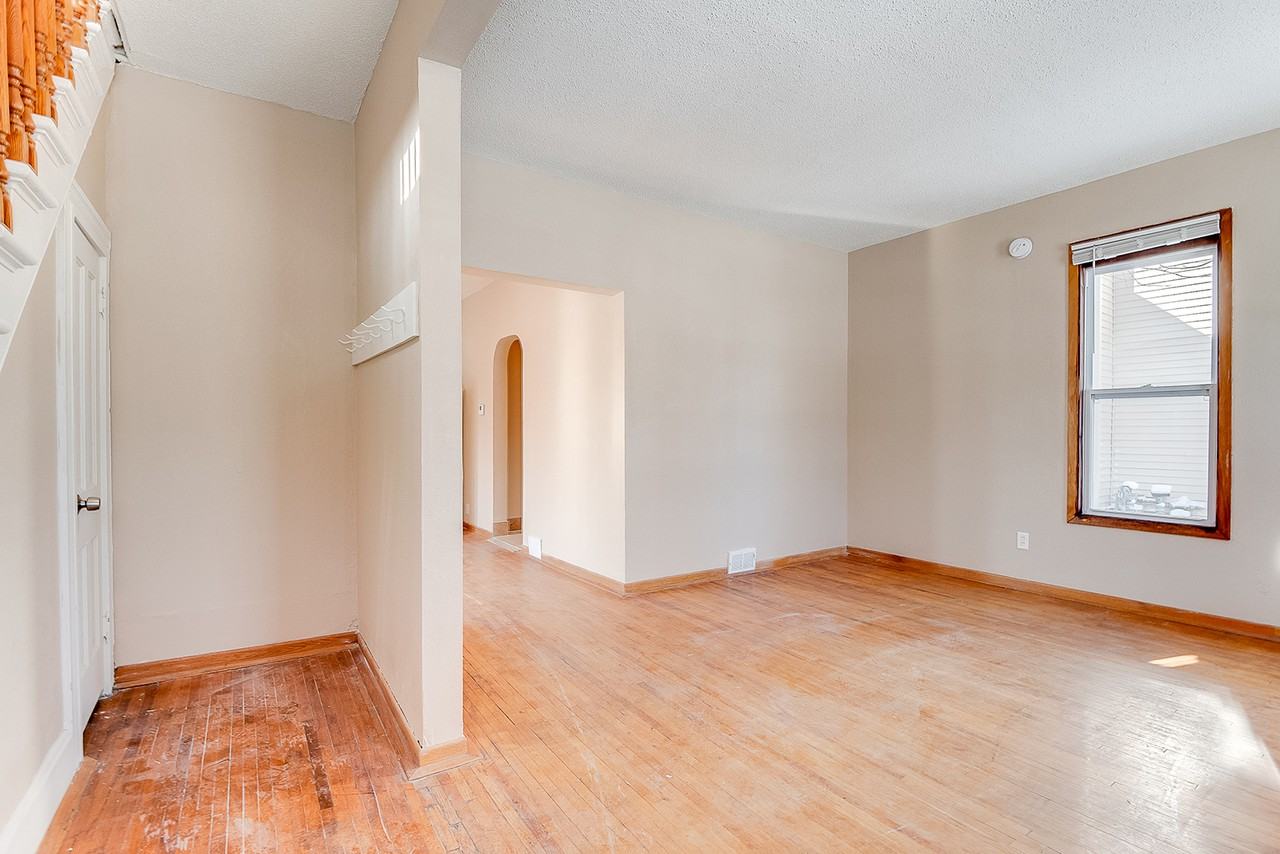 938 Wakefield Ave - Photo 4 of 46