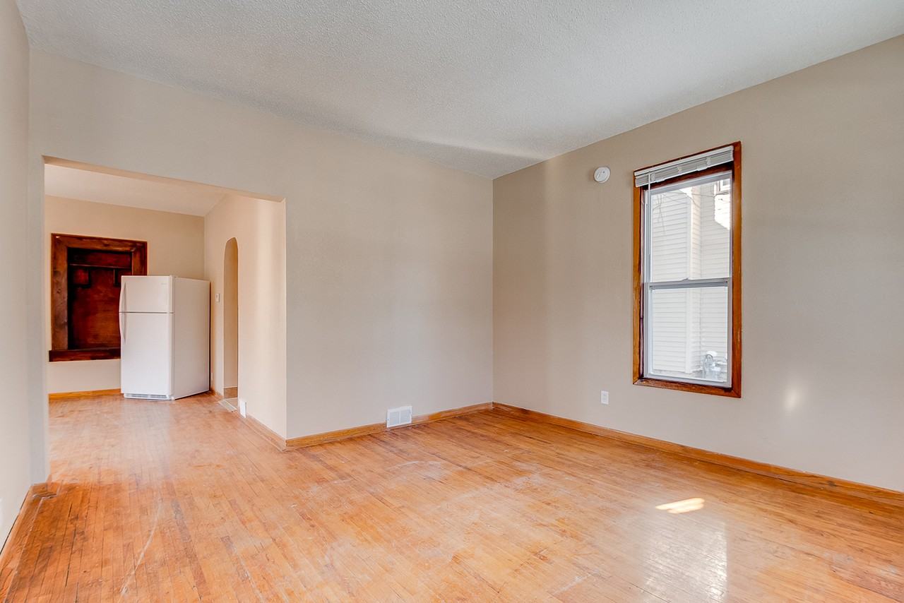 938 Wakefield Ave - Photo 5 of 46