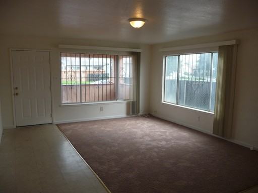 355 S 6th St - Photo 2 of 6