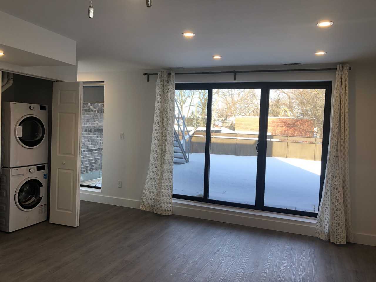 542 Annette St - Photo 2 of 9