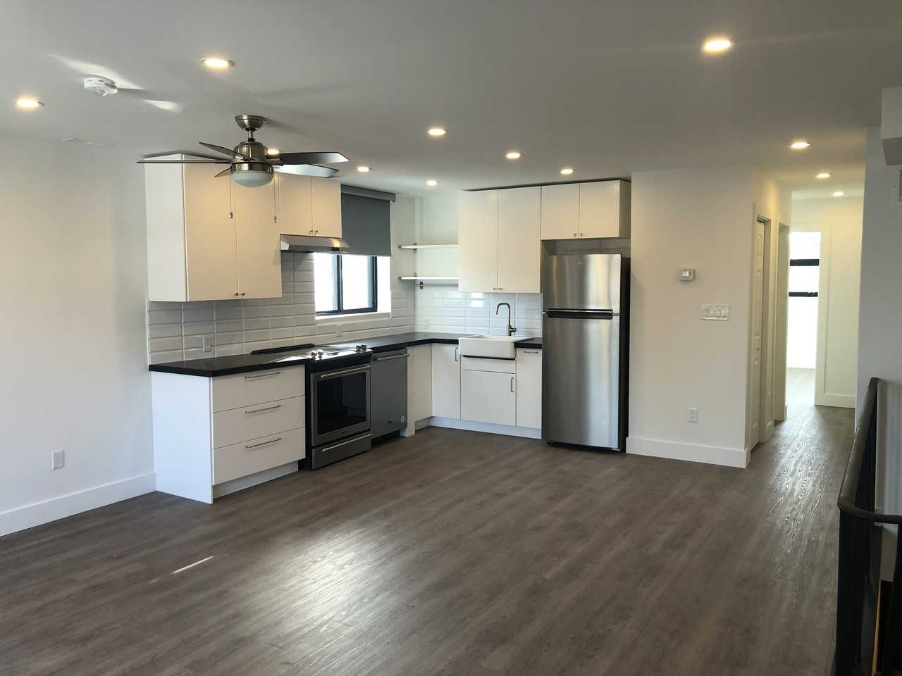 542 Annette Street - Photo 3 of 10