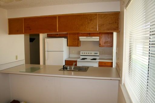 595 NE 18th St - Photo 2 of 13