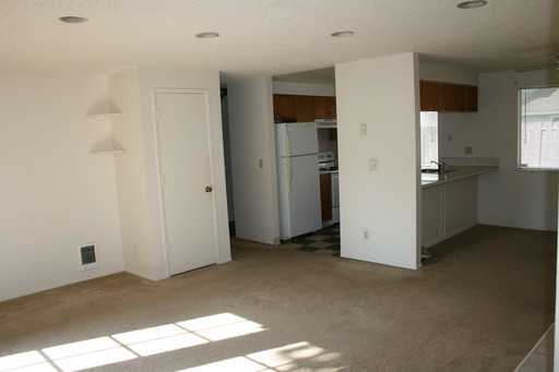 595 NE 18th St - Photo 3 of 13