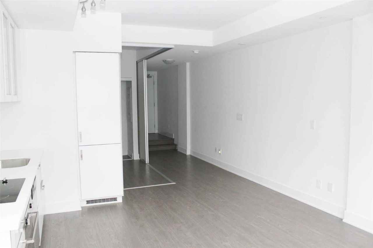 508 Wellington Street West #709 - Photo 3 of 8